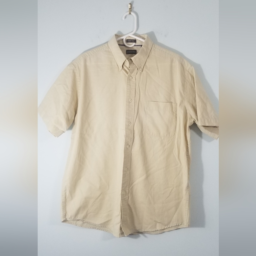 St. John's Bay Worry Free Button Up Collared Short Sleeve Tee. Size Large.